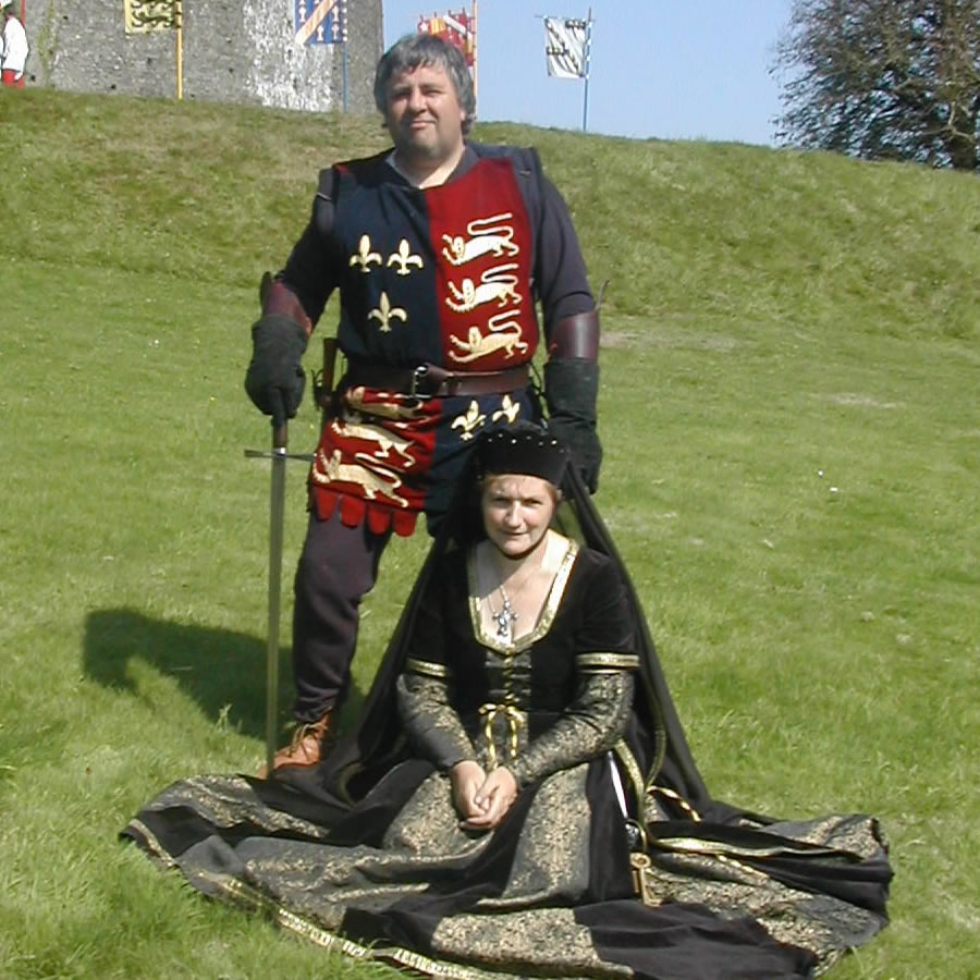 Handcrafted longbows and artwork by Banestre Crafting World